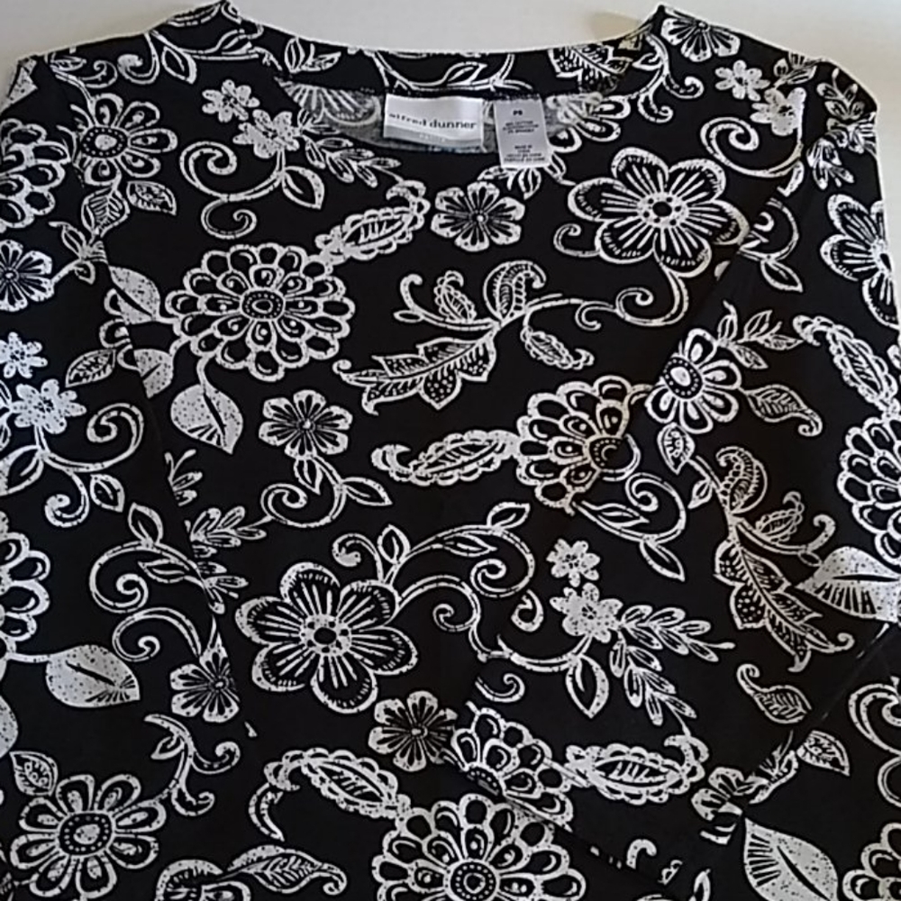 Alfred Dunner floral top.
